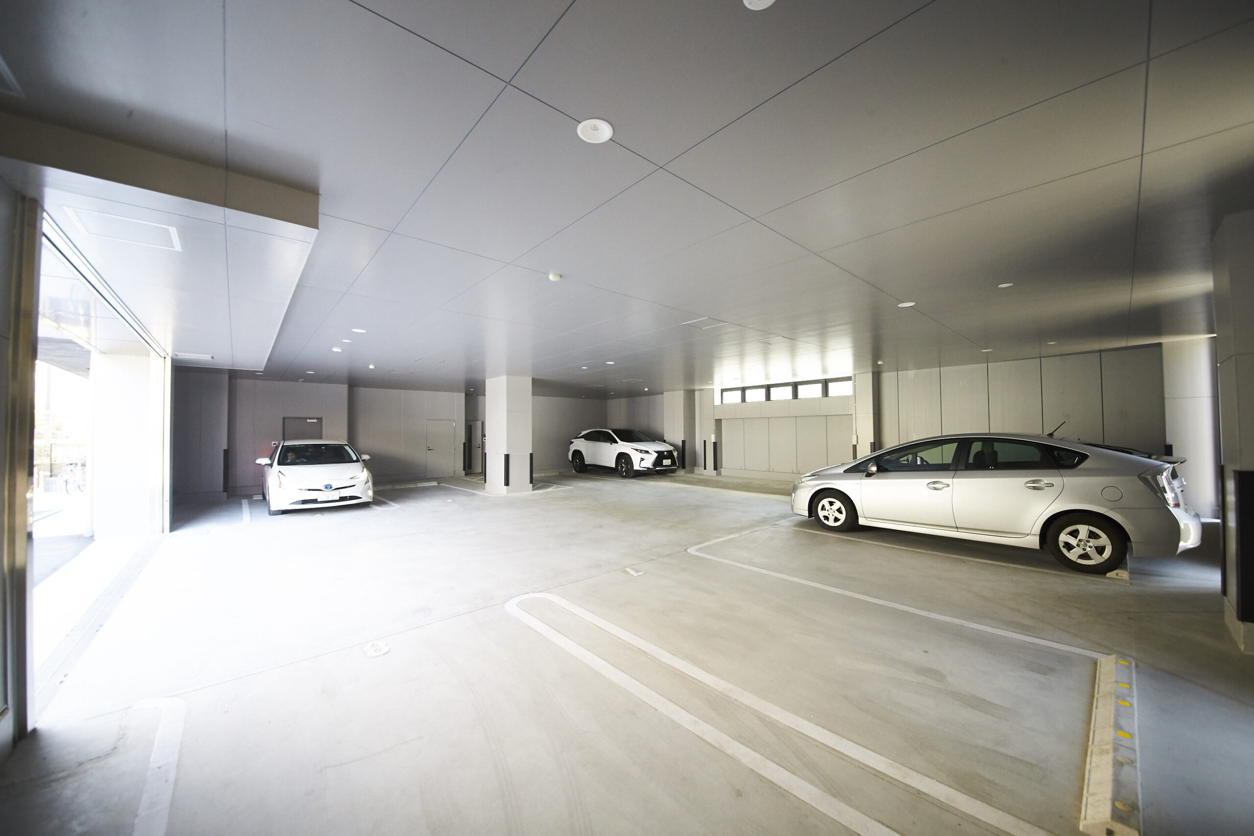 11台の地上平置き駐車場を完備